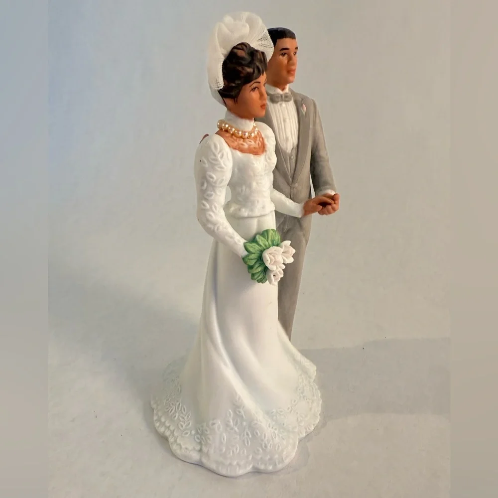 Elegant Vintage Wedding Cake Topper with Bride and Groom NWOT